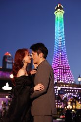 -现代经典婚纱摄影