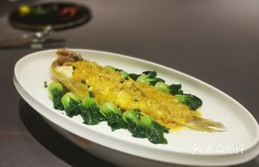 Crab Roe Stuffed East China Sea Yellow Croaker with Soup
