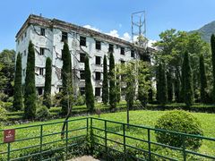 -四川汶川特大地震漩口中学遗址