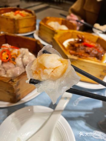 早茶吃好，夜茶也可以来一个哟～ 这家的虾饺很扎实