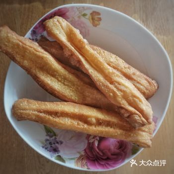 今天早餐炸油条,用泡打粉版的油条方子,下次尝试酵母版