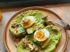 牛油果煮蛋吐司-RAC BAR(安福路店)