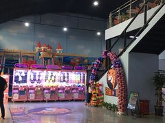 -嘿哟动霸CHUA·新潮玩运动娱乐中心·蹦床滑冰团建乐园