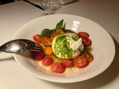 布拉塔芝士配有机番茄-La Vita 意大利传统料理(富民路店)