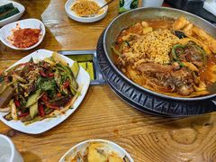 -喇喇排骨火锅·传统韩式脊骨汤(望京西园总店)
