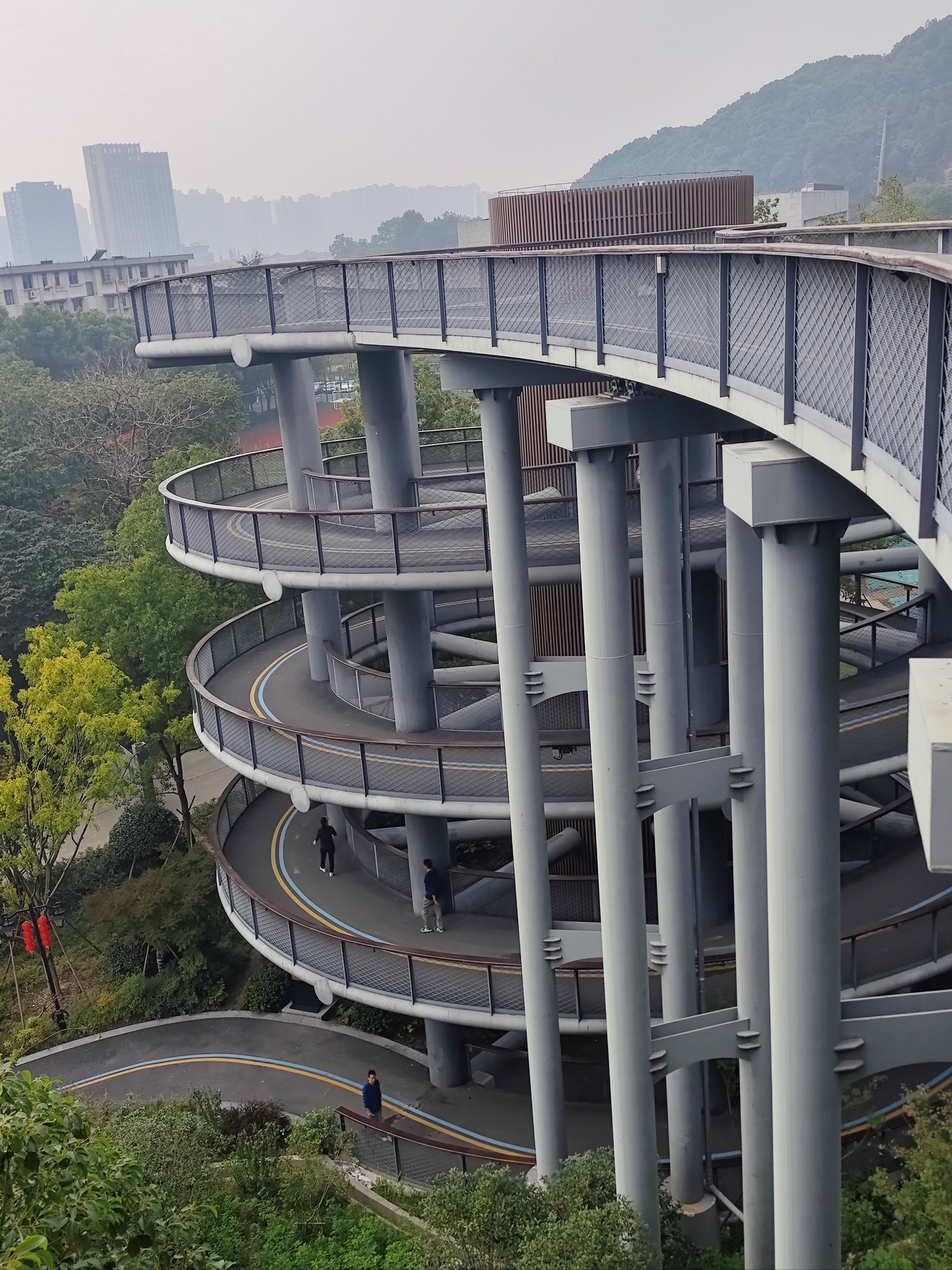 感谢这个旋转楼梯,让我养成了晨练的好习惯