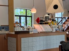 -彳亍咖啡·这里(水湾路店)