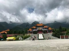 -三塔倒影公园