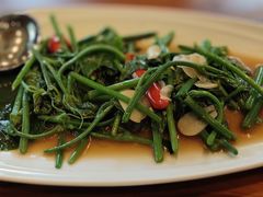 -Chom Cafe and Restaurant
