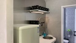 -3·3HAIR SALON