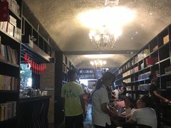 -钟书阁(松江泰晤士小镇店)