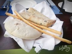 -香格里拉鱼跃地中海西餐厅·牛排披萨