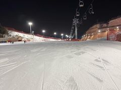 -采薇庄园四季滑雪场
