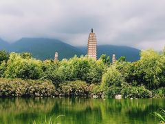 -三塔倒影公园