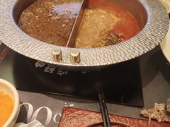 -牛YO寿喜烧·铁板烧和牛火锅自助(市府恒隆店)
