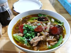 酸菜肉丝米线-越洋肖氏老米线(杨家坪店)