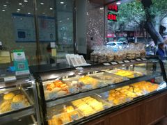 面包甜点陈列柜-赞记龙凤礼饼(广州市二宫向群宾馆店)