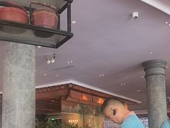 -八府香鸭·啫啫煲(华山路店)