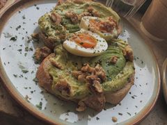 牛油果煮蛋吐司-RAC BAR(安福路店)