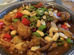 干锅牛蛙-蜜桃餐厅·伴山(绿宝广场店)