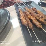 人气非常的旺。好在店面比较大，能容纳很多客人