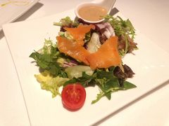 三文鱼蔬菜沙拉-斗牛士牛排(南京东路店)