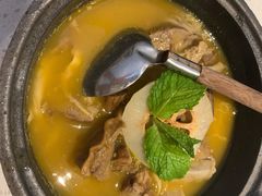 酸木瓜炖牛腩-半山腰·云南菜(侨福芳草地店)