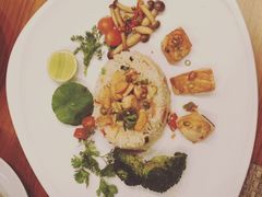 -Chom Cafe and Restaurant