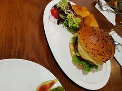 招牌牛肉汉堡-UPPER KITCHEN(延安路店)