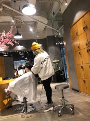 -时尚殿堂明星门店