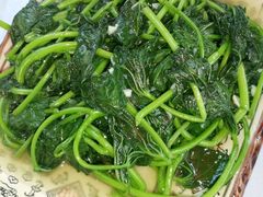蒜蓉地瓜叶-范饭椰林川湘味海鲜·椰子鸡(三亚湾椰梦长廊店)