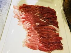 现场传统手工切鲜羊肉-东来顺饭庄(新源里店)