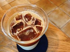咖啡拿铁-彳亍咖啡·这里(水湾路店)