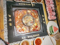 -老牌坊云南鱼豆花火锅(哈西万达店)