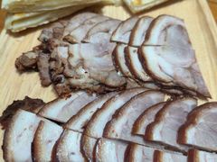 -老天桥酱肉烧饼夹肘子(天桥店)