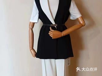 周末过来的，人略多，不过也挑到了满意的衣服