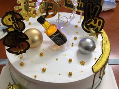 -潇哥哥家的蛋糕店