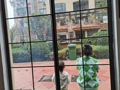 -红河谷晴天别墅轰趴馆