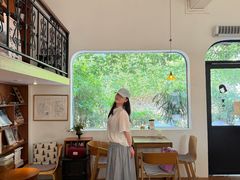 -彳亍咖啡·这里(水湾路店)