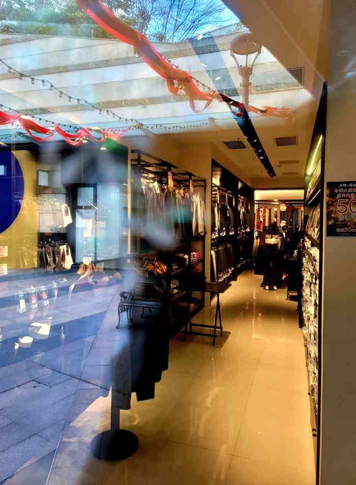 洋服の青山(正大乐城店)-"结婚之前和老公来过这里看西装什么的,从门.