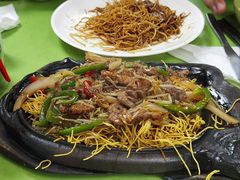 铁板黑椒牛柳炒面-胜利茶餐室