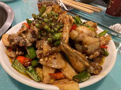 独门姜爆蛙-鸿顺老铁锅美蛙鱼府(解放碑店)
