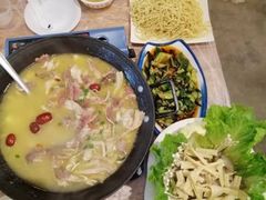 -霄汉牛三鲜湖北砂锅菜(万松园2店)