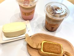 红丝绒泡沫咖啡-XI·LaundryCafe 喜咖自助洗衣咖啡店