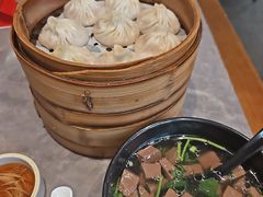 -莱莱小笼·乔艾