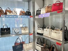 -百年港湾奥特莱斯(香炉礁店)
