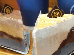 咖啡黑巧凹蛋糕-巴黎贝甜(右安门店)