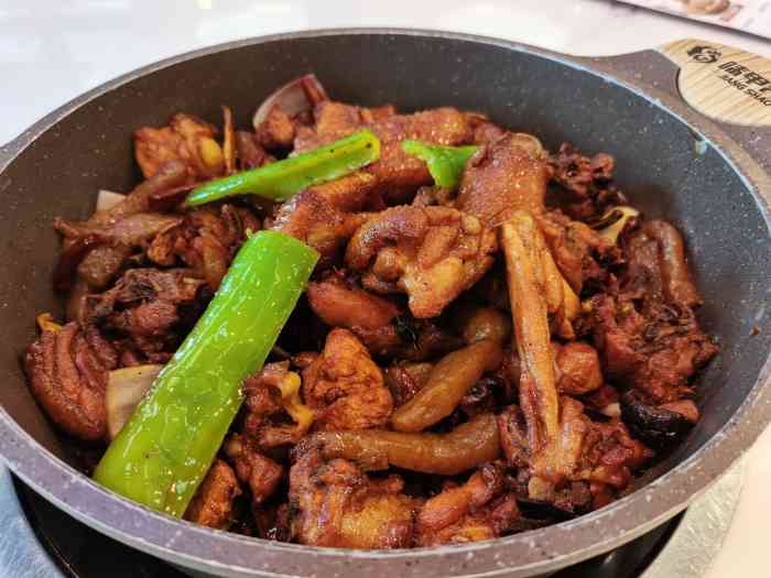 甲天下烧鸡公(衡山路店)-"[薄荷]环境:装修很大方,位置也比较宽.