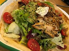 照烧鸡肉配牛油果拉法沙拉-HELLO 27 意面·沙拉·帕尼尼