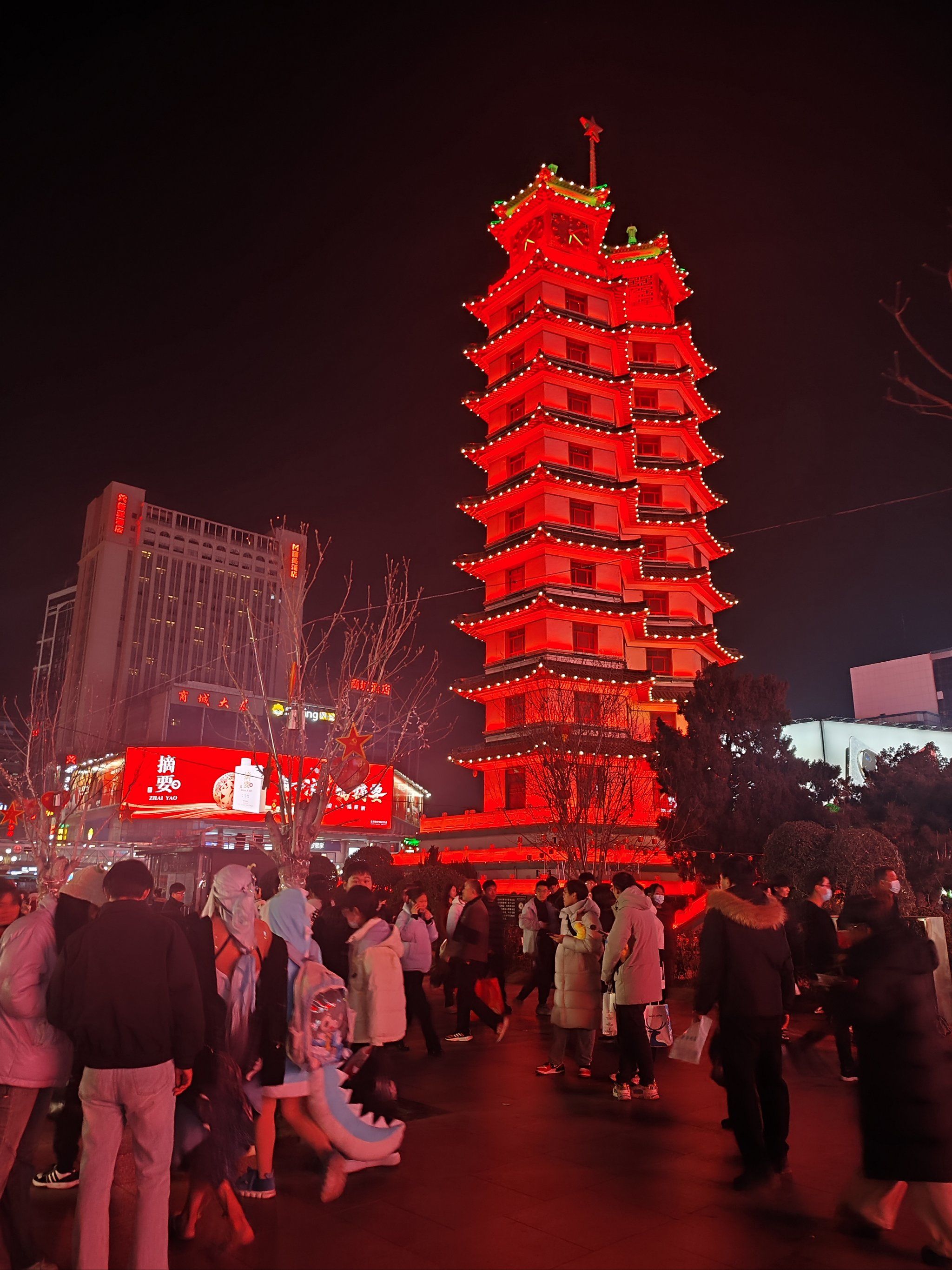 夜色下的二七塔